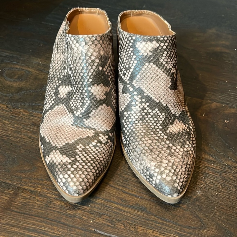 Universal Thread Heeled Snakeskin mule - Picture 2 of 4